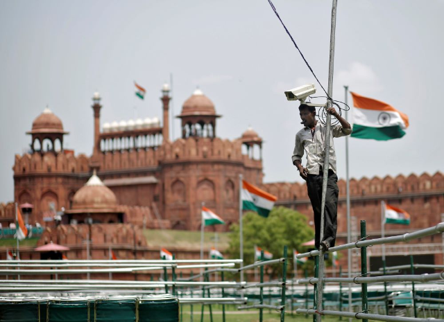 A worker installs a security camera in front of the historic Red Fort on the eve of India's Independence Day celebrations in Delhi August 14, 2014